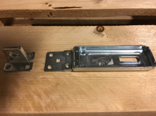 Kistoverval verzinkt 100-35 mm, met slotbeugel